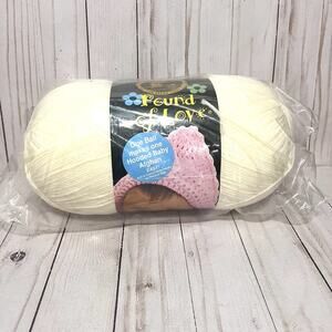 Lion Brand Pound of Love Yarn Color Antique White 1020 yds / 16 oz # 4 Medium